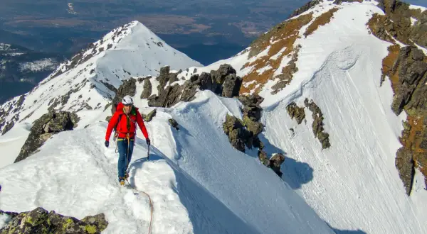 Bezpieczne Tatry zimą: Warunki, lawiny, sprzęt. Co musisz wiedzieć?