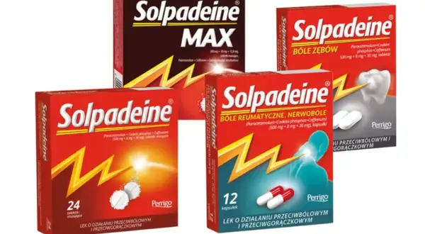 Opakowania leku Solpadeine z paracetamolem i kodeiną na ból zębów, reumatyzm i gorączkę.