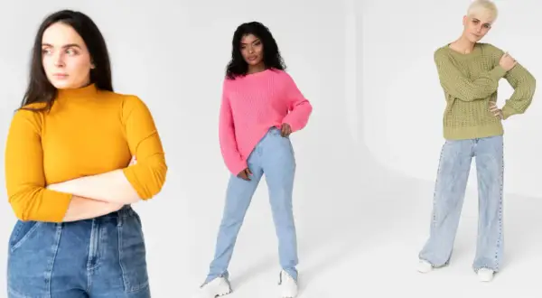 Trzy kobiety w swetrach i jeansach. Zastanawiasz się, jakie buty do szerokich spodni? Zobacz inspiracje!