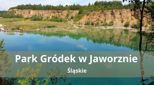 Park Gródek w Jaworznie, malowniczy zalew z kamieniołomem i drewnianymi kładkami, zaprasza do odpoczynku.