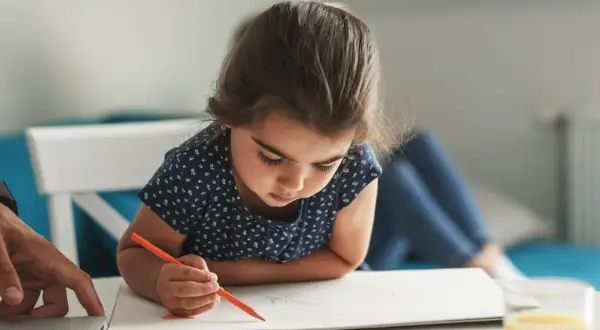 Czy nauczyciel może uczyć swoje dziecko? Poznaj ważne zasady edukacyjne