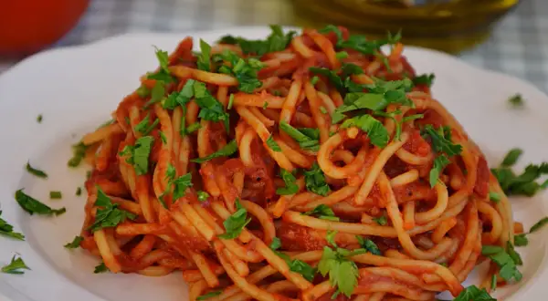 Proste spaghetti z chili, które zachwyci Twoje podniebienie w 30 minut