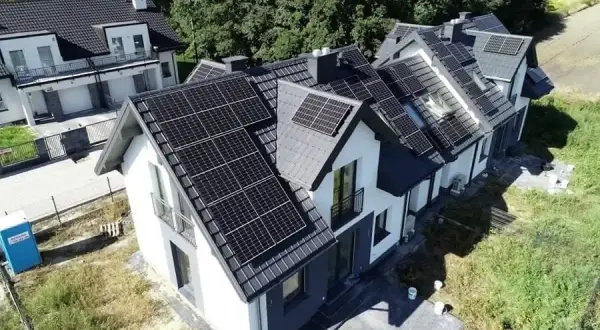 Ile energii wyprodukuje fotowoltaika 8 kW? Szacunkowe wartości i czynniki wpływające
