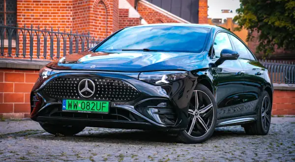 Mercedes CLA 250 4MATIC: Osiągi, koszty, opinie. Czy warto kupić?