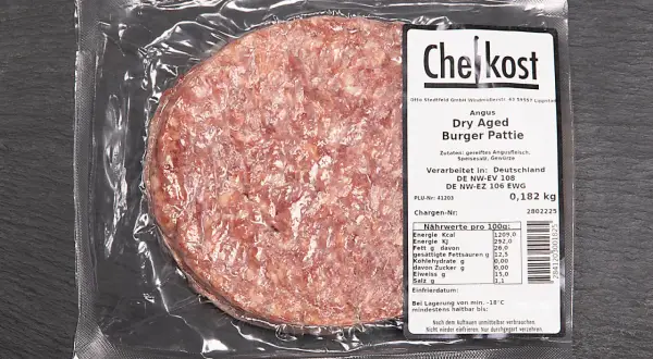 Ein Dry Aged Burger Patty von Che Kost wiegt 0,182 kg. Das Fleisch ist gereiftes Angusfleisch.