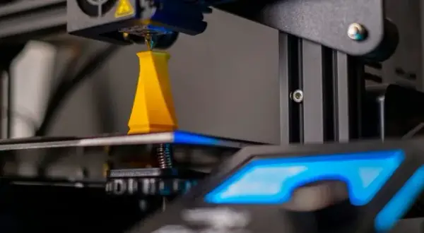 Drukarka 3D: Co to jest i jak działa? Przewodnik dla początkujących