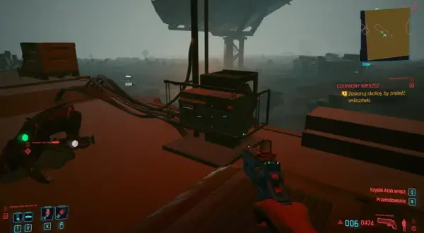 Czerwony wieszcz cyberpunk, leżący obok sprzętu, czeka na skanowanie okolicy.