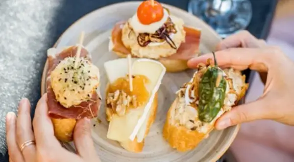 ¿Pinchos en Pamplona? Descubre la ruta perfecta y dónde probarlos