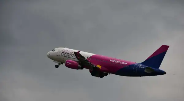 Wizz Air: Poduszka na pokład? Jak zabrać i uniknąć opłat!