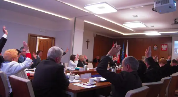 Ile zarabia przewodniczący rady osiedla? Zaskakujące fakty i różnice