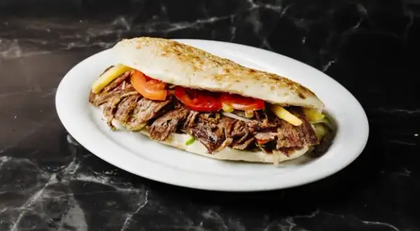 Ile kcal ma kebab w picie? Szokująco wysokie wartości kalorii!