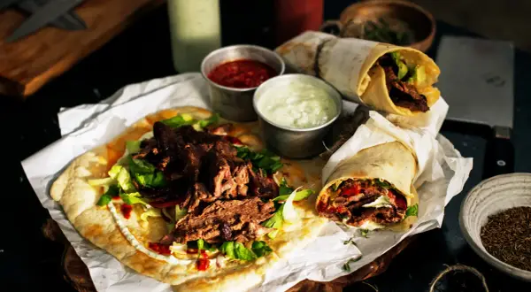Lawasz kebab: Lżejszy, autentyczny smak Bliskiego Wschodu. Przepis!