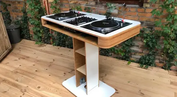 Zbuduj stół DJ DIY: Poradnik krok po kroku (wymiary, materiały)
