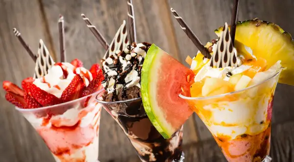 Pyszny deser lodowy: Najlepszy przepis na domowe lody na lato
