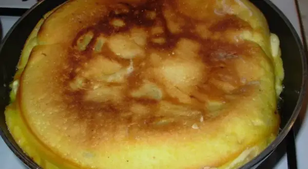 Idealny omlet z mąką i mlekiem? Odkryj przepis na puszystość!