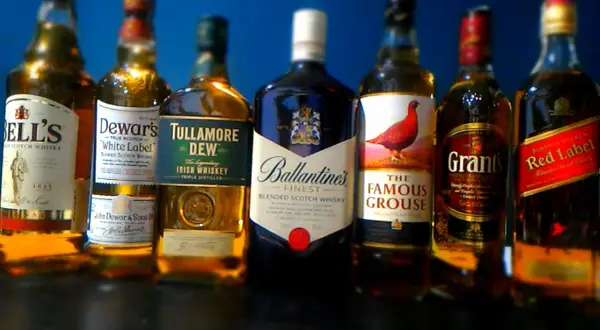 Ile kosztuje whisky Ballantines? Sprawdź ceny i wersje już teraz