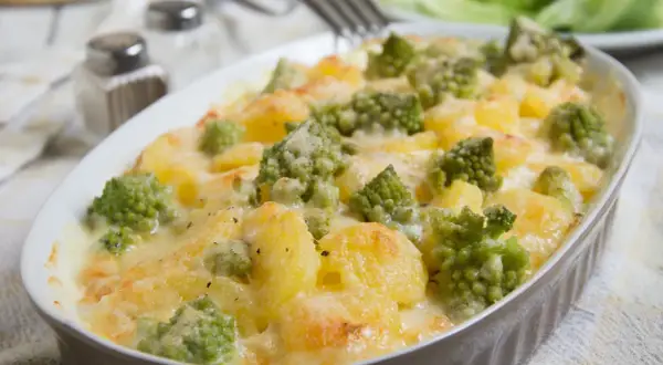 Ein köstliches Auflauf-Romana-Rezept mit Kartoffeln und überbackenem Käse.