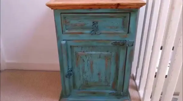 Jak postarzyć meble? DIY: Unikalny styl vintage krok po kroku