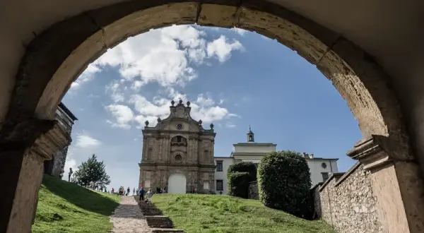 Święty Krzyż atrakcje – odkryj najpiękniejsze miejsca i historie