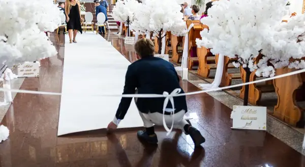 Jak wybrać fotografa ślubnego? Ceny, style, umowa 2026