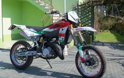 Husqvarna SM 125 – idealny motocykl dla początkujących i nie tylko
