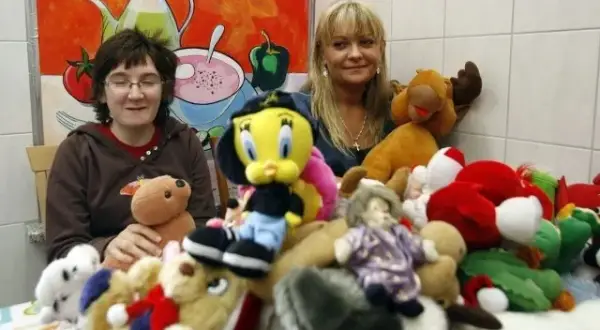 Gdzie oddać pluszowe zabawki, aby pomóc dzieciom w potrzebie