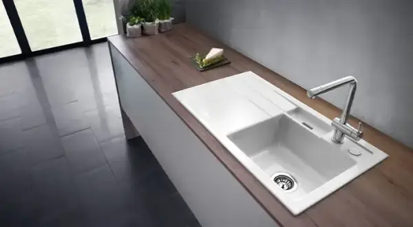 Jaki zlew do szafki 60 cm? Poradnik, materiały, montaż