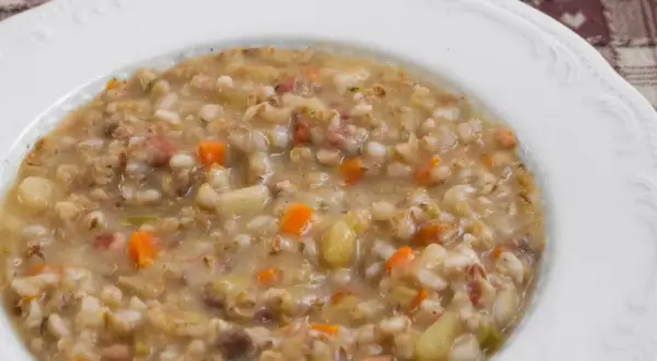 Minestra d'Orzo alla Trentina: Ricetta Tradizionale Facile