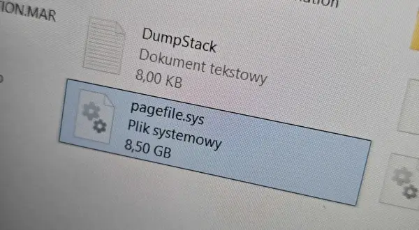 Plik systemowy pagefile.sys zajmuje 8,50 GB. To ważny element systemu Windows, który pomaga zarządzać pamięcią.