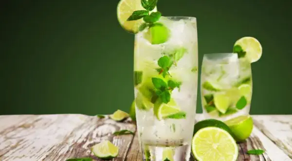 Najlepsze drinki menu: odkryj wyjątkowe propozycje na każdą okazję