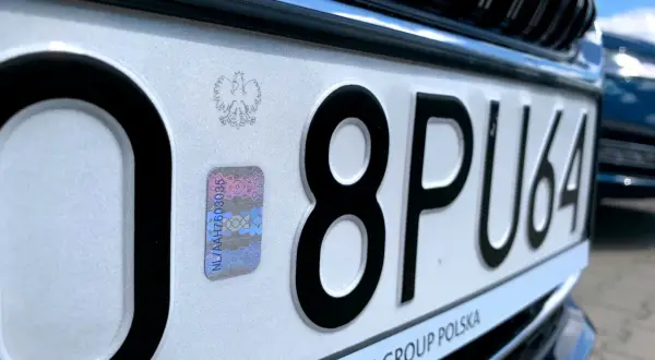 Przerejestrowanie auta: Czy tablice są potrzebne? Oszczędź 80 zł!