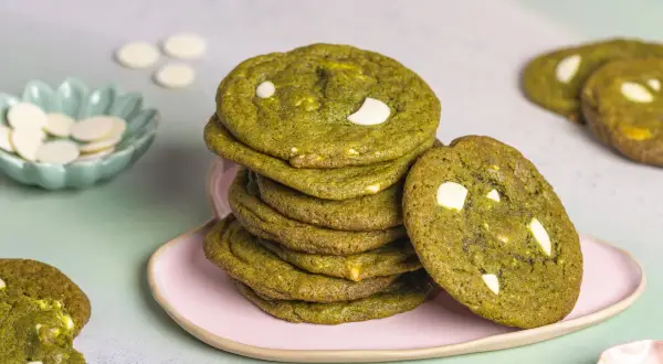 Twoje ciastka matcha są blade? Odkryj sekret idealnej zieleni!