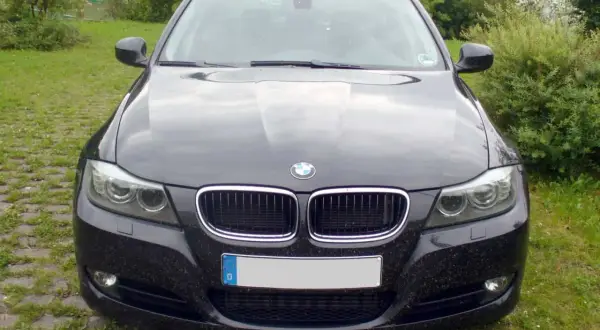Kontrolki BMW E90 - co oznaczają i jak uniknąć poważnych usterek