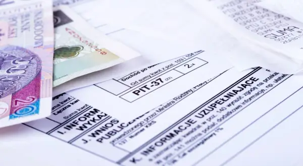 Pieniądze i formularz PIT-37. Czy wygrana w loterii spłaty kredytu jest traktowana jako przychód podlegający opodatkowaniu?