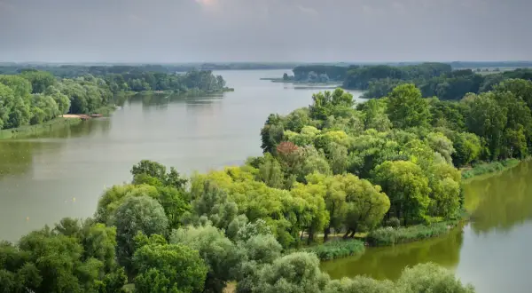 Gdzie leży jezioro Gopło? Odkryj jego tajemnice i lokalizację