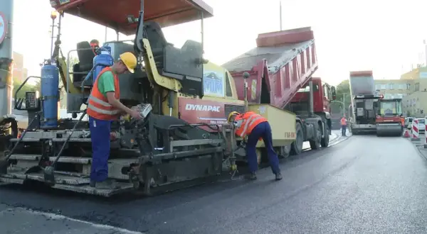Asfalt z czego jest zrobiony? Odkryj jego skład i pochodzenie
