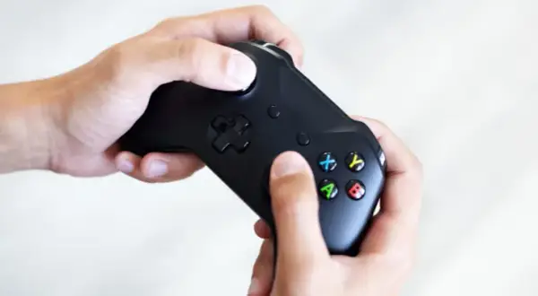 Jak podłączyć Xboxa One do telewizora - uniknij problemów z ustawieniem