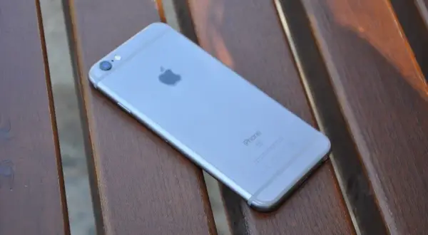 iPhone 6s 64GB: czy warto kupić używany? Zalety oraz wady w 2025