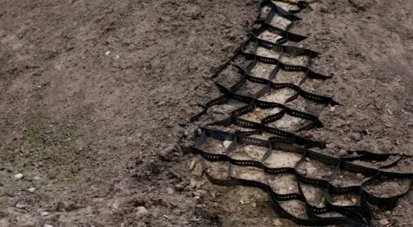 Jakie kruszywo do geokraty wybrać, aby uniknąć problemów?