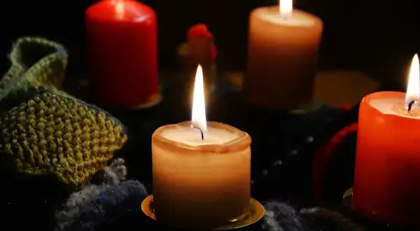 Jaki jest kolor szat liturgicznych w adwencie i jego znaczenie