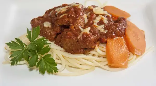 Spaghetti z wołowiną – szybki przepis na pyszne danie włoskie