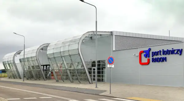 Ile kosztowało lotnisko w Radomiu? Zaskakujące wydatki i źródła finansowania