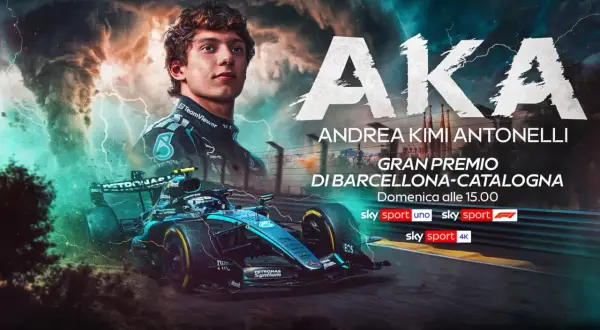 Andrea Kimi Antonelli pronto per le f1 qualifiche oggi a Barcellona. La sua monoposto Mercedes sfreccia sotto un cielo tempestoso.