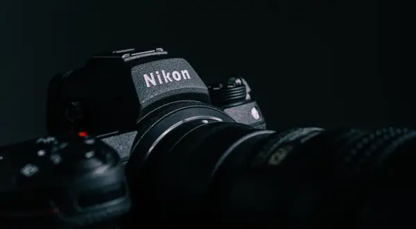 Jak sprawdzić przebieg migawki Nikon? Oceń stan i oszczędź!
