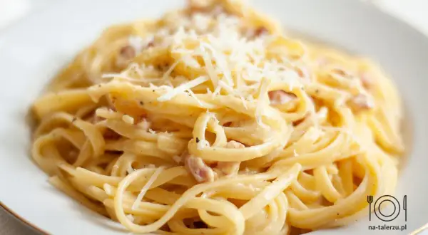 Carbonara: Jaka śmietana? Sekrety idealnie kremowego sosu
