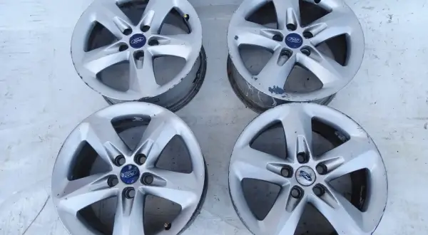 Cztery felgi aluminiowe Ford 5x108, idealne do wielu modeli Forda, takich jak Focus czy Mondeo.