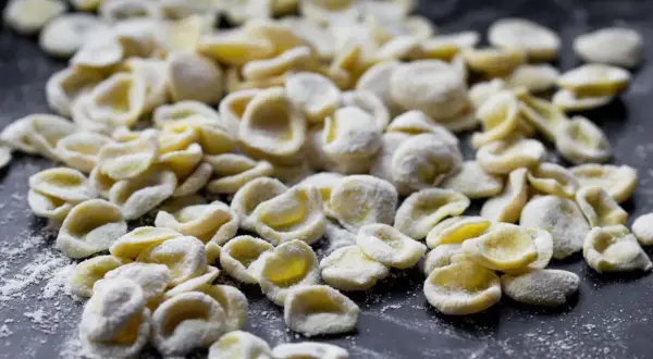 Makaron orecchiette: Ręcznie czy ze sklepu? Decyduj świadomie!