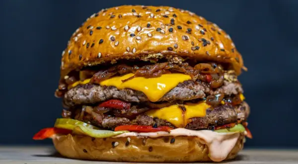 Jak zrobić dobrego hamburgera – sekrety idealnego smaku i składników