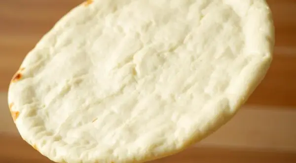 Pizza na papierze: jak upiec idealnie chrupiący spód?