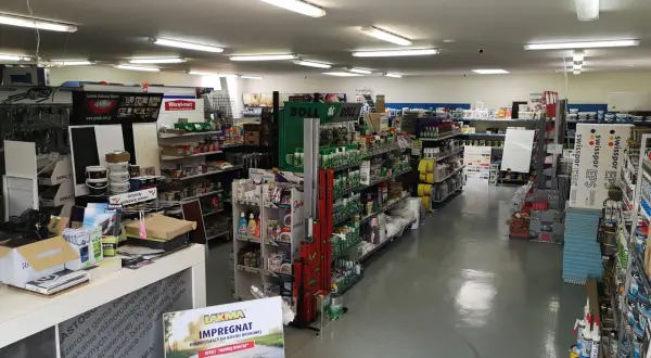 W sklepie lak bis sprzedaż materiałów wykończeniowych znajdziesz farby, impregnaty, chemię budowlaną i akcesoria.